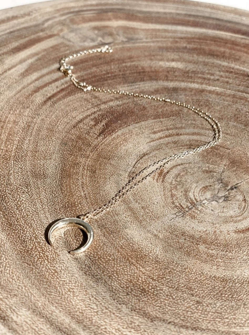 OAK THE LABEL Cade Moon Crescent Necklace - YELLOW GOLD